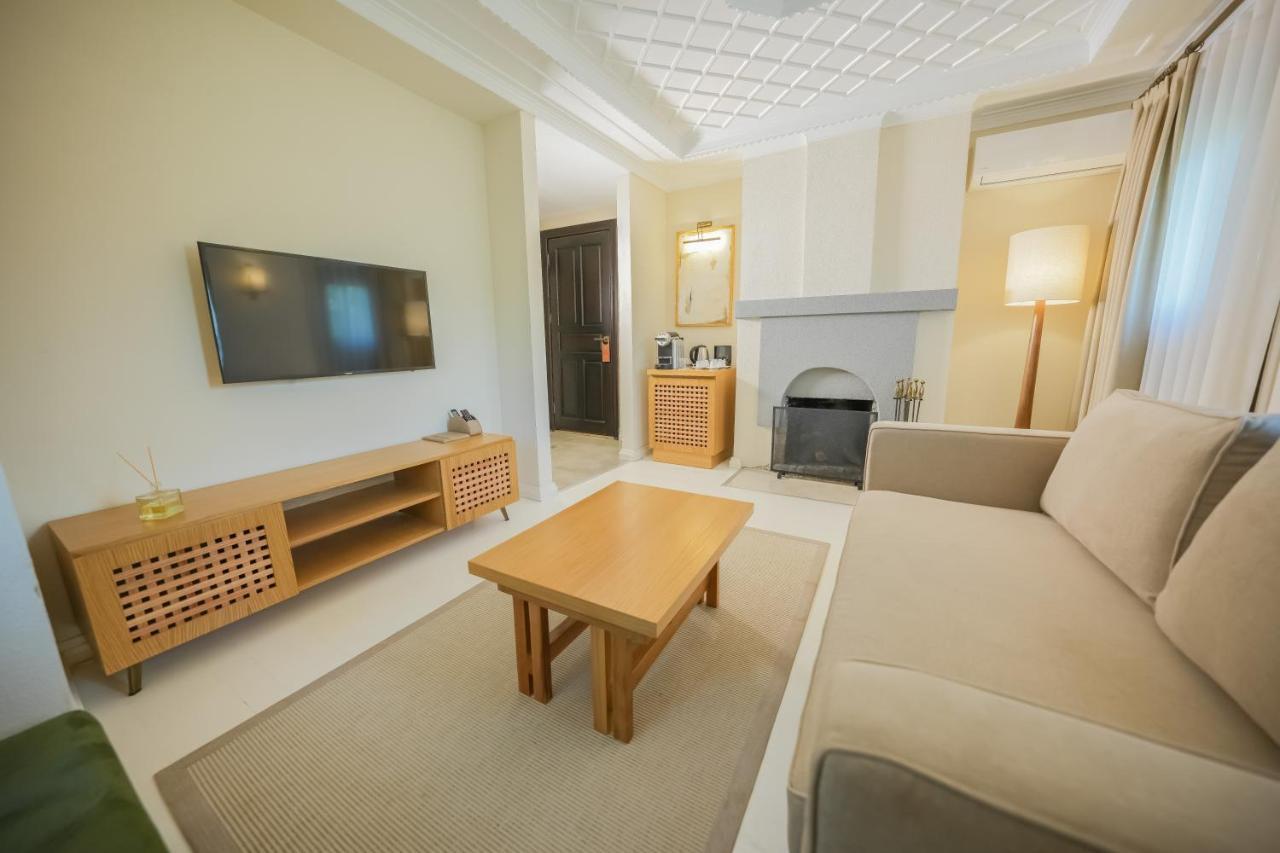 Nuup Hotel 马尔马里斯 外观 照片