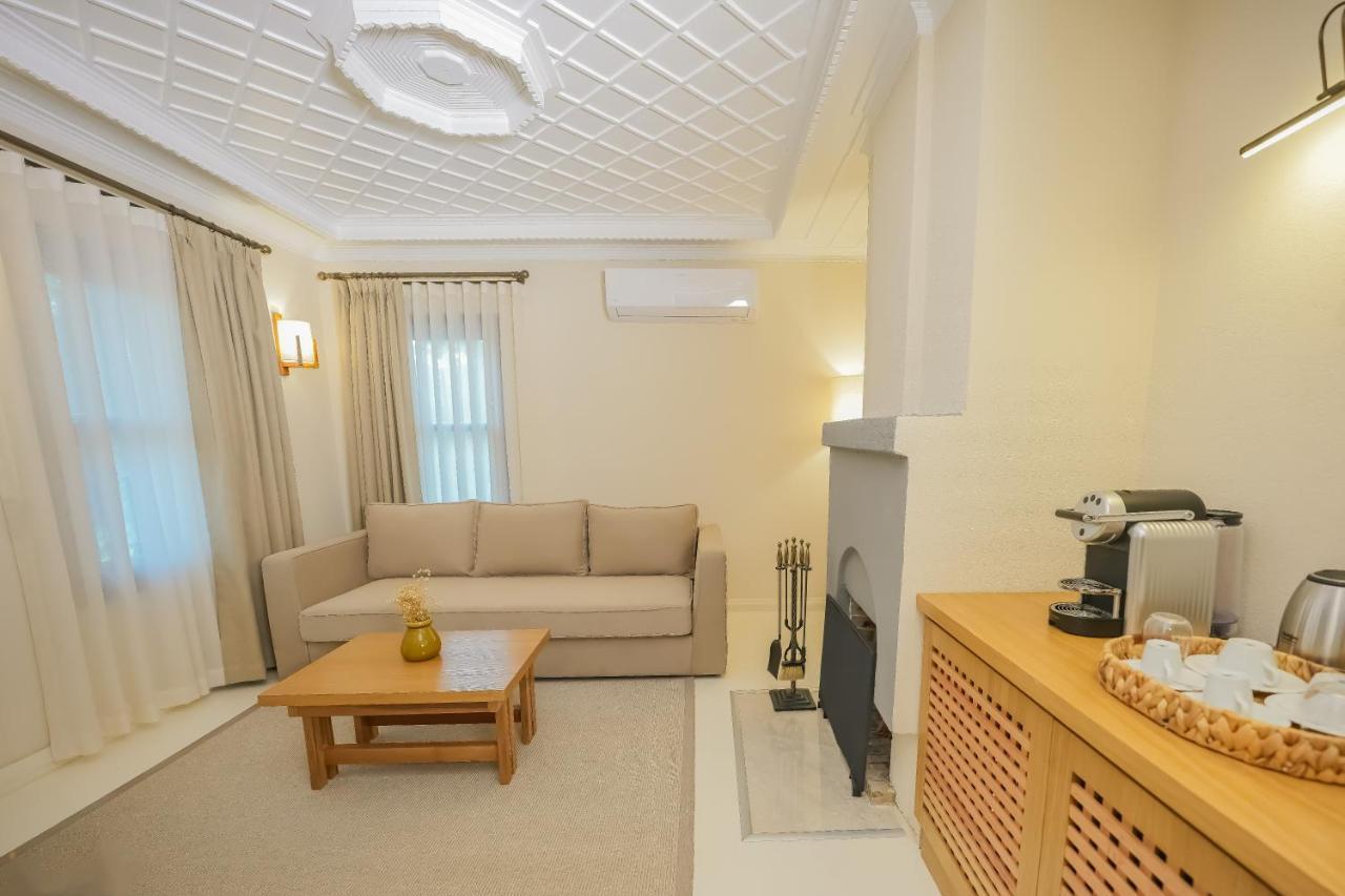 Nuup Hotel 马尔马里斯 外观 照片